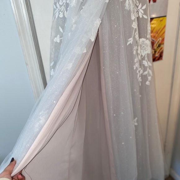 Wedding Dress - Picture 9 of 9